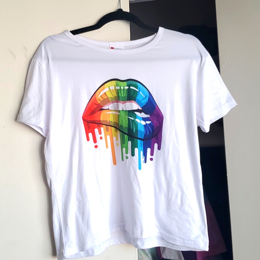 Women 2x shirt new crop top runs small lrg/xl